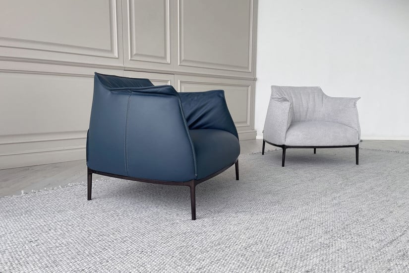 Archibald Large Blue Leather Armchair (Expo Offer) Poltrona Frau - 2