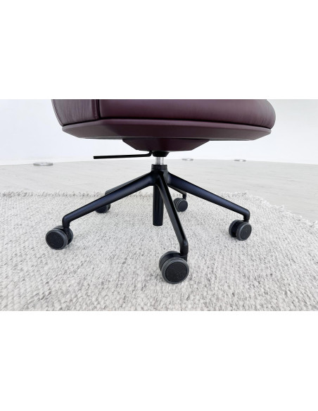 Archibald Task Executive Bordeaux Armchair (Expo Offer) Poltrona Frau - 4
