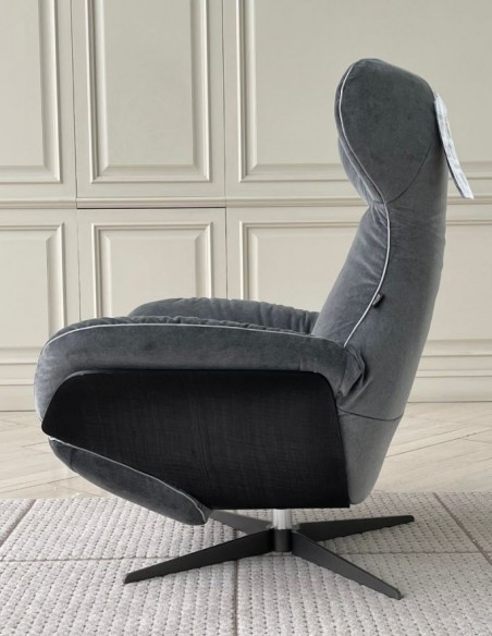 Ilia Armchair (Expo Offer)