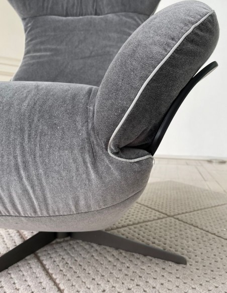 Ilia Armchair (Expo Offer)