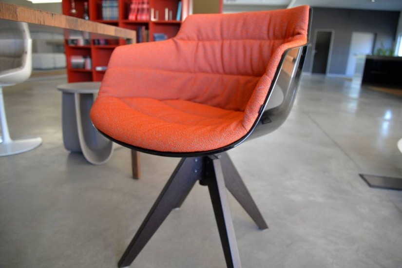 Flow Slim Padded Chair (Expo Offer)