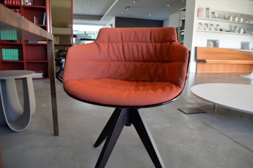 Flow Slim Padded Chair (Expo Offer)