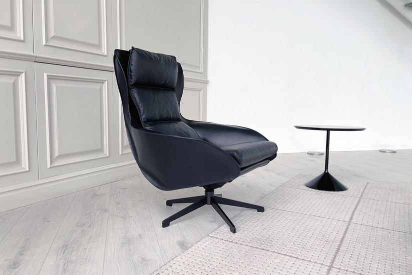 Cab Lounge Black Leather Armchair  (Expo Offer) Cassina - 3