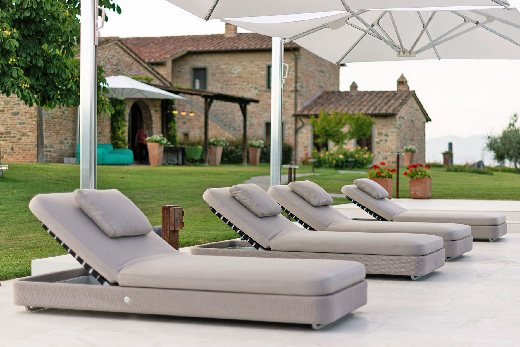 Cove Sunbed by Paola Lenti